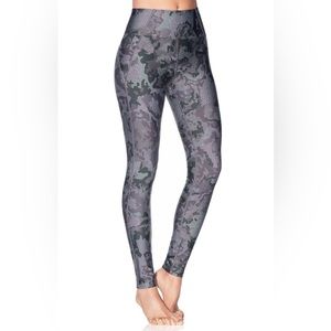 Maaji Small Tourmaline Blooms Camo Dazeful 7/8 Ankle Leggings Athleisure medium